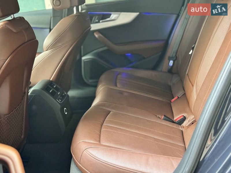 Седан Audi A4 2016 в Львові