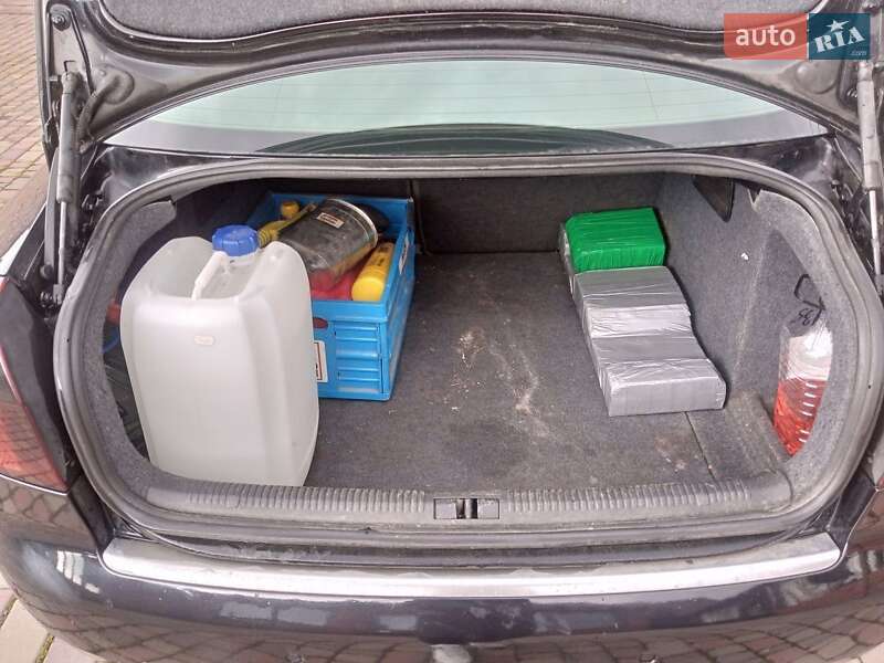 Седан Audi A4 2002 в Сквире