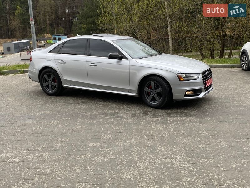 Седан Audi A4 2013 в Новояворовске