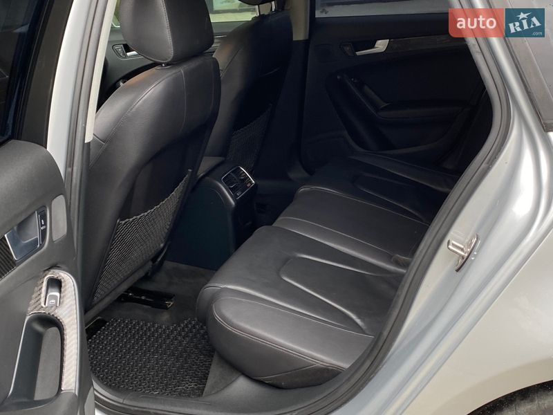 Седан Audi A4 2013 в Новояворовске