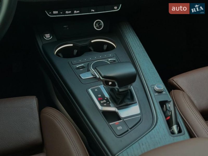 Седан Audi A4 2017 в Львове