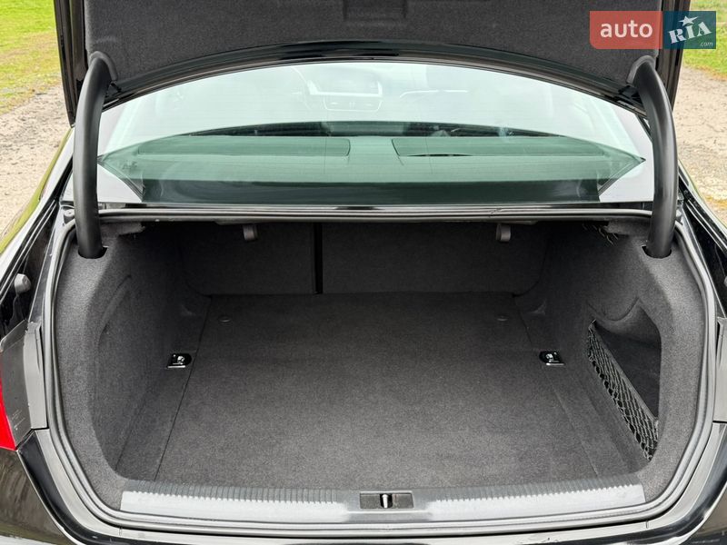 Седан Audi A4 2015 в Луцьку