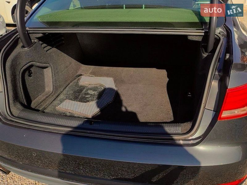 Седан Audi A4 2017 в Ровно