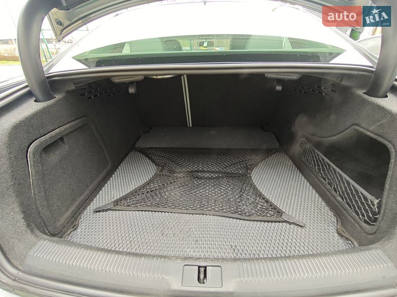 Седан Audi A4 2013 в Киеве