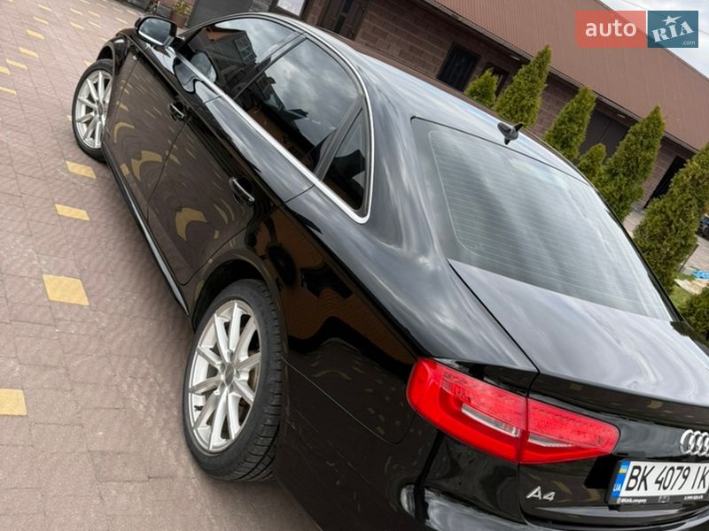 Седан Audi A4 2015 в Вараше