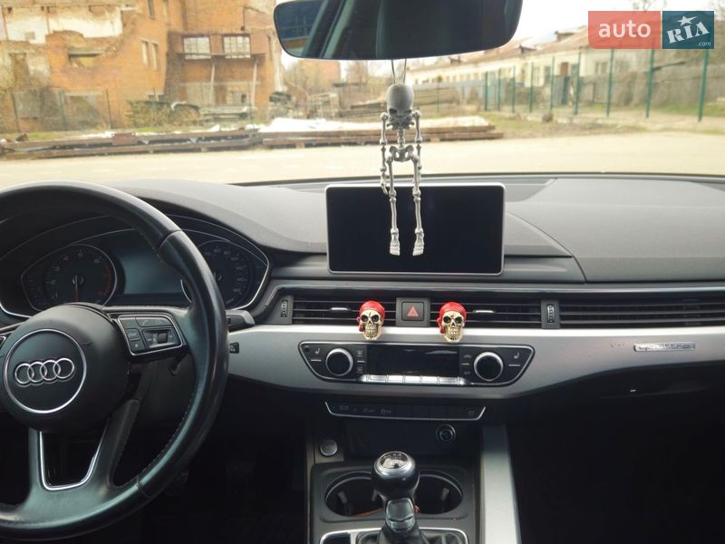 Седан Audi A4 2017 в Ромнах