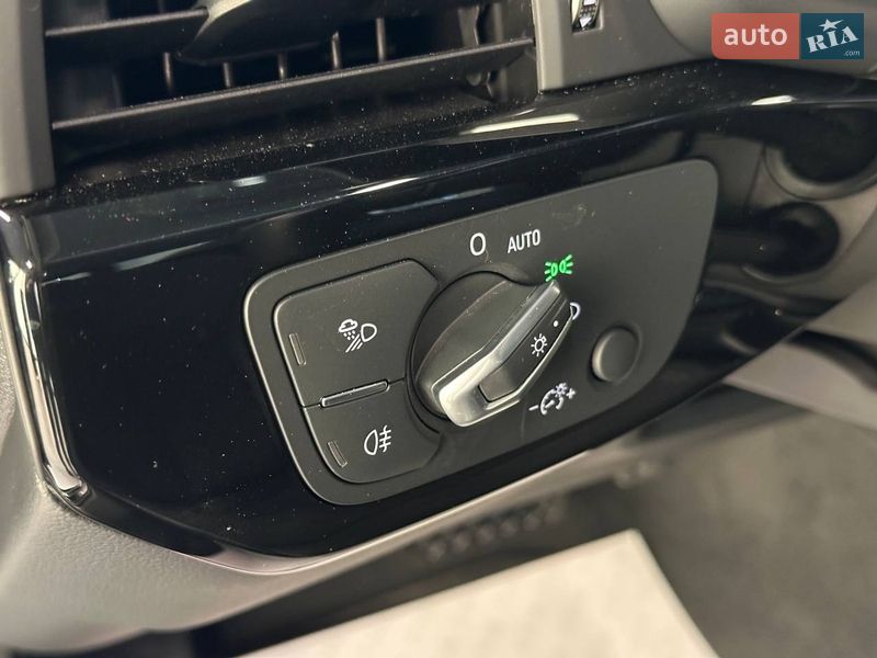 Седан Audi A4 2021 в Львові