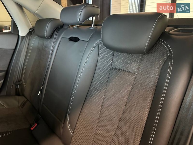 Седан Audi A4 2021 в Львові