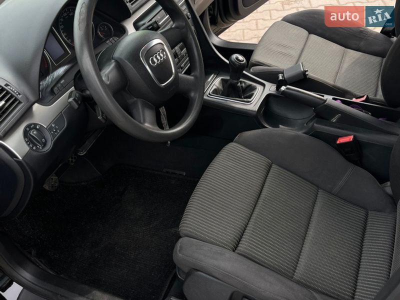 Седан Audi A4 2006 в Липовці
