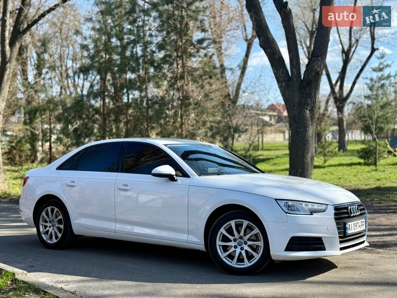 Седан Audi A4 2017 в Киеве