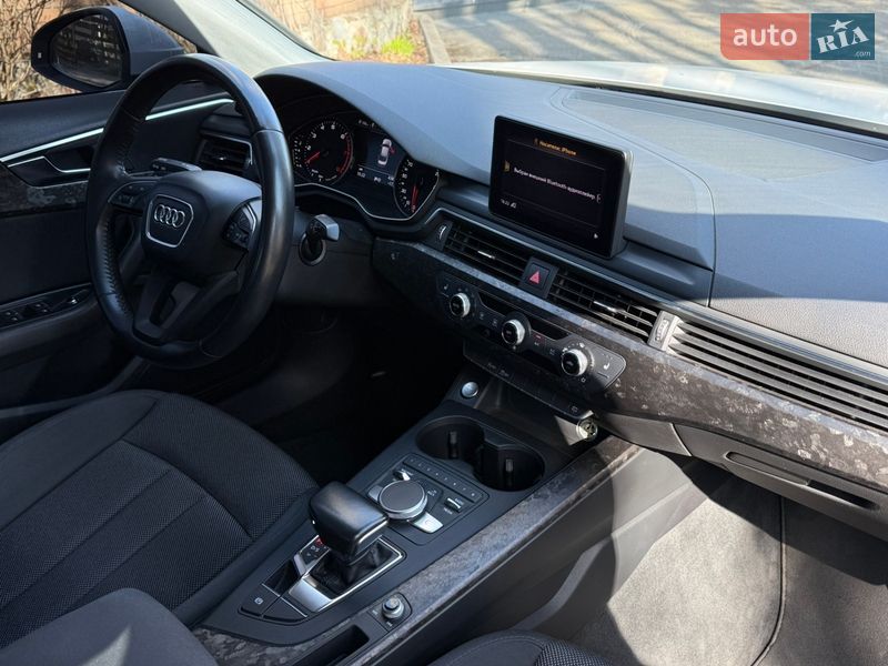 Седан Audi A4 2017 в Киеве