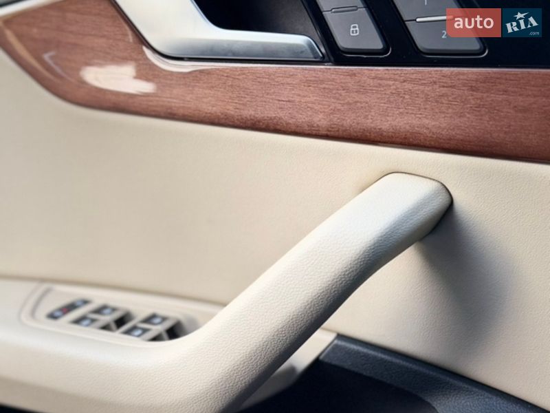 Седан Audi A4 2021 в Киеве