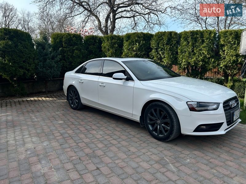 Седан Audi A4 2013 в Вижнице