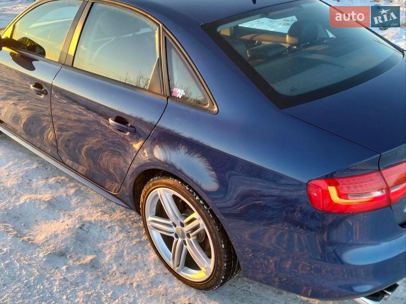 Седан Audi A4 2015 в Рівному