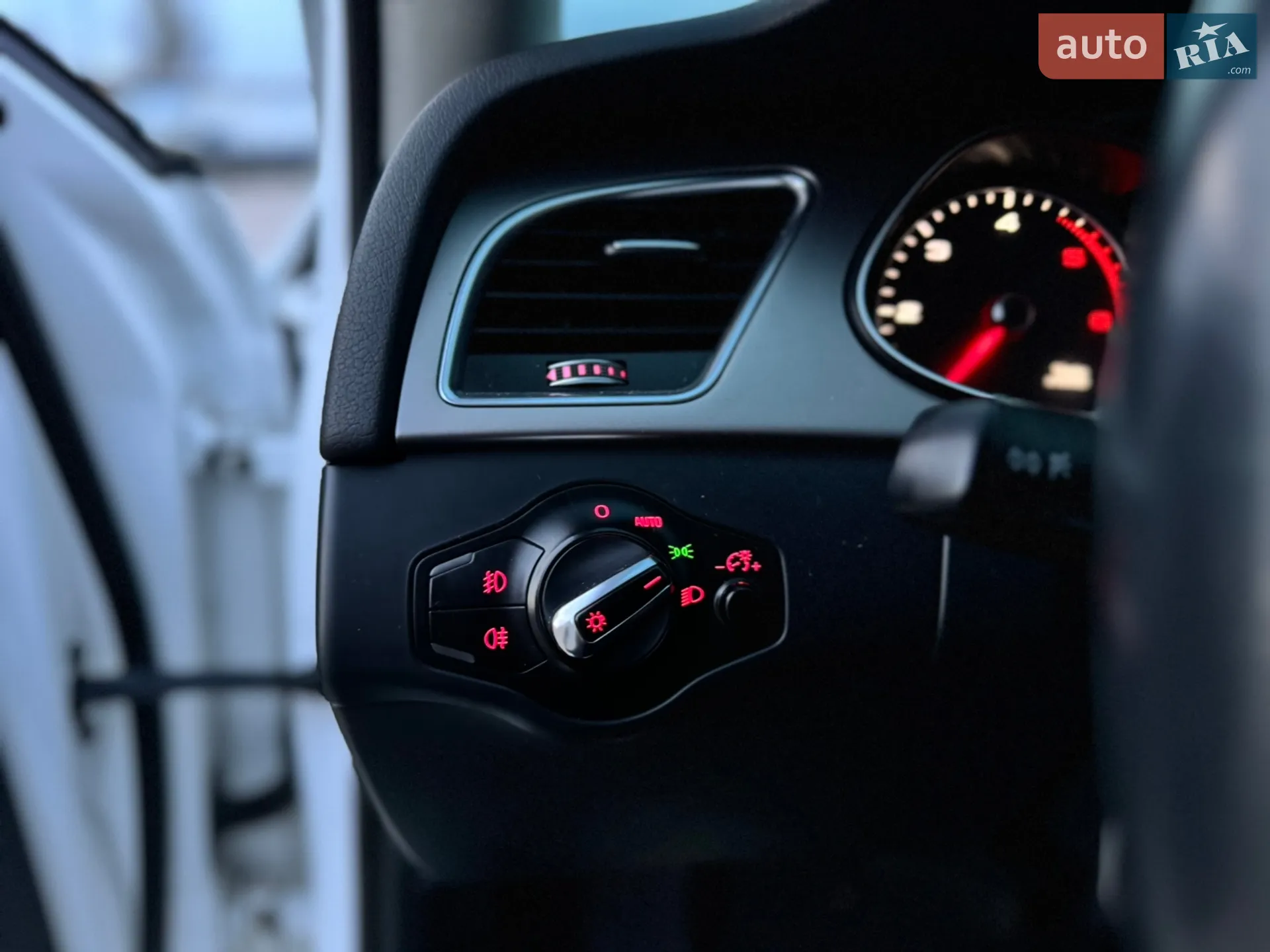2013 Audi A4 - мініатюра 39
