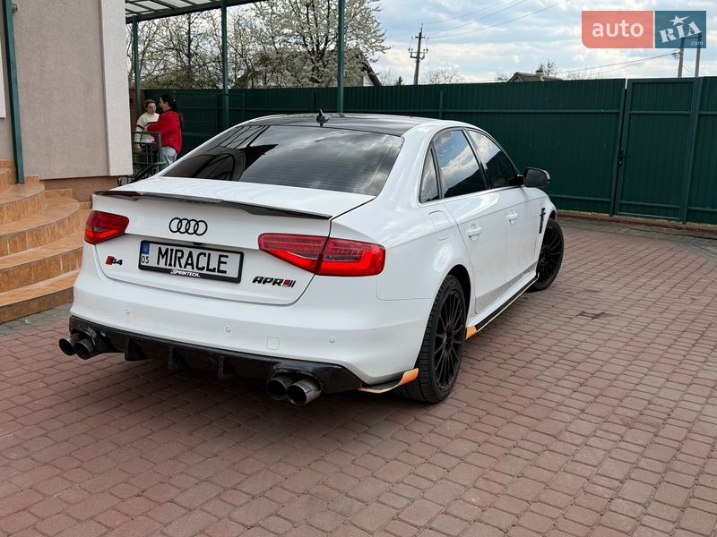 Седан Audi A4 2015 в Львове
