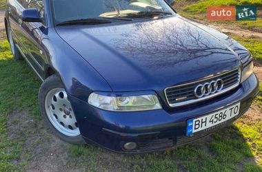 Седан Audi A4 2000 в Раздельной