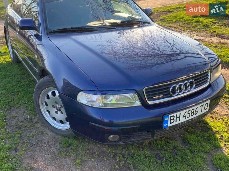 Седан Audi A4 2000 в Раздельной