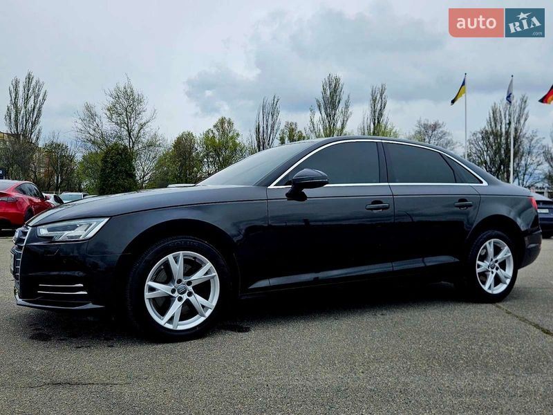 Седан Audi A4 2018 в Днепре