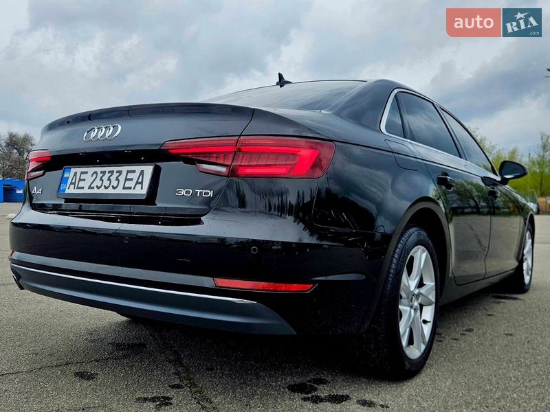Седан Audi A4 2018 в Днепре