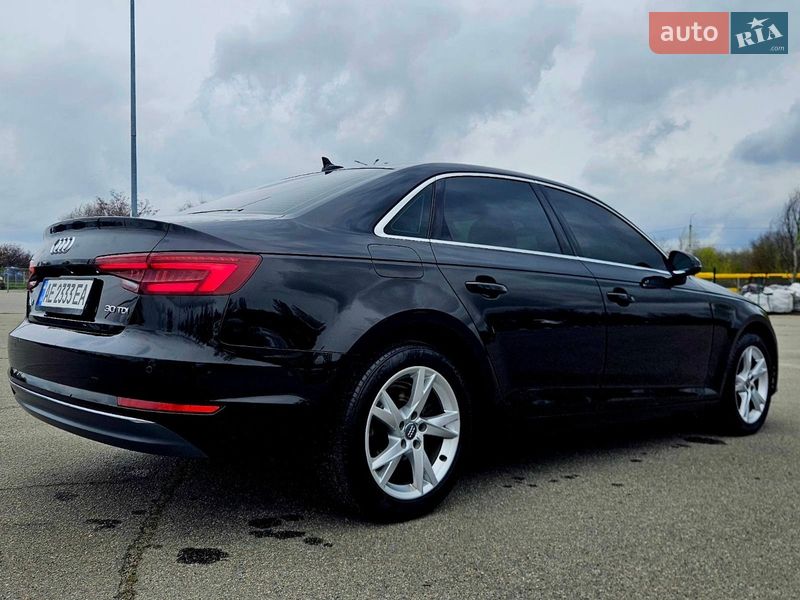 Седан Audi A4 2018 в Днепре