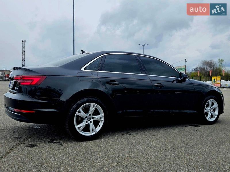 Седан Audi A4 2018 в Днепре