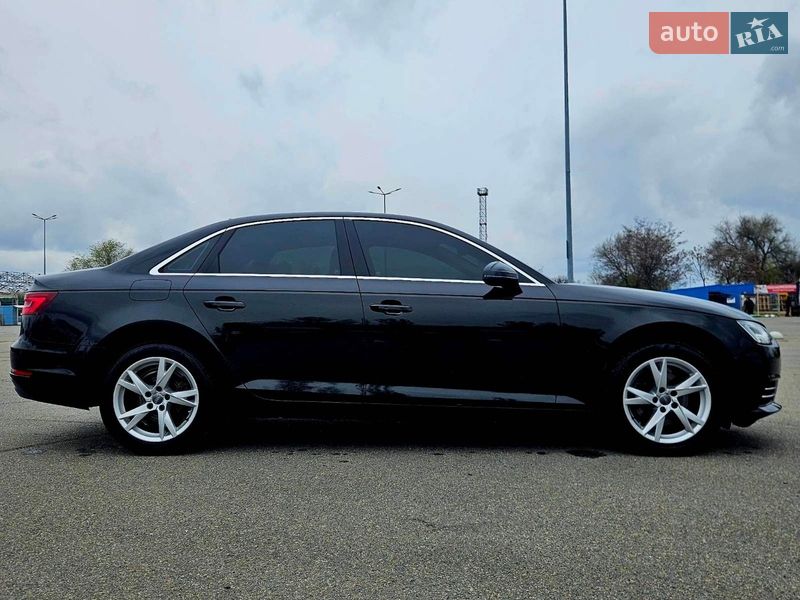 Седан Audi A4 2018 в Днепре