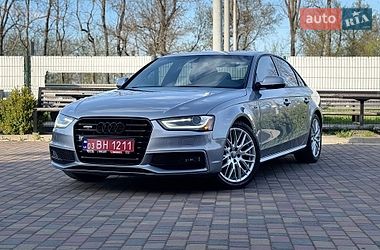 Седан Audi A4 2015 в Рівному