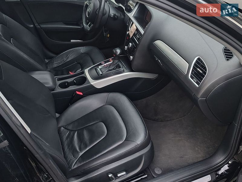 Седан Audi A4 2015 в Сокале