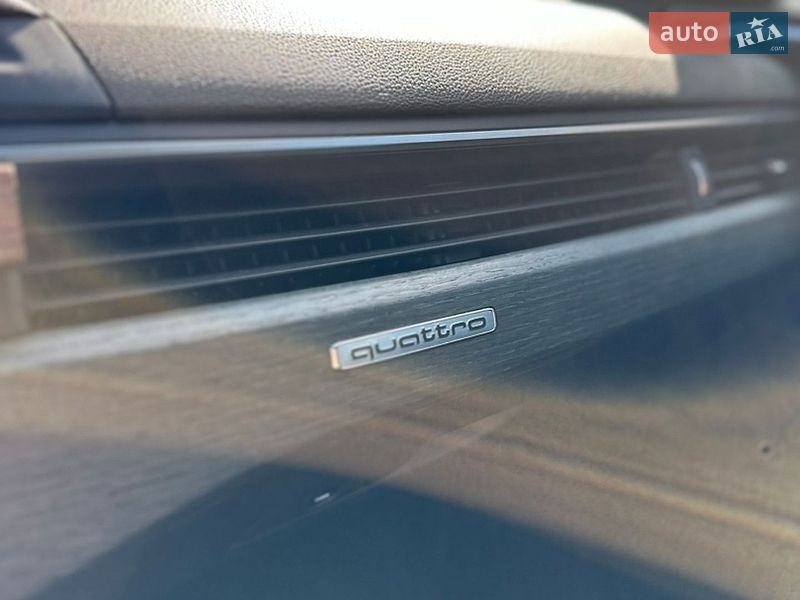 Седан Audi A4 2018 в Львове