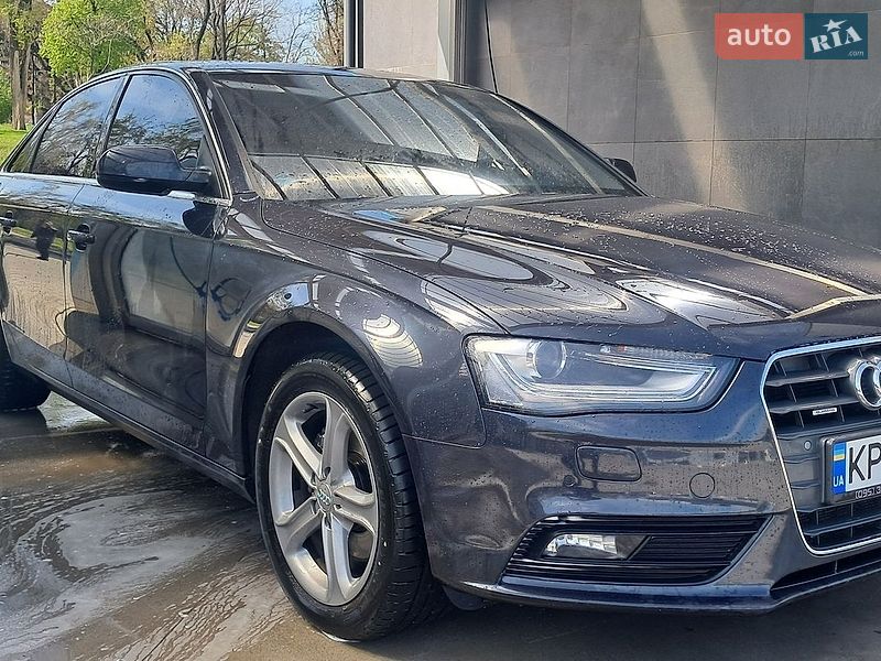 Седан Audi A4 2014 в Запорожье