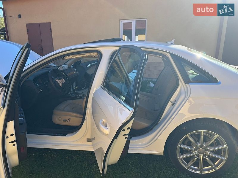 Седан Audi A4 2014 в Львові