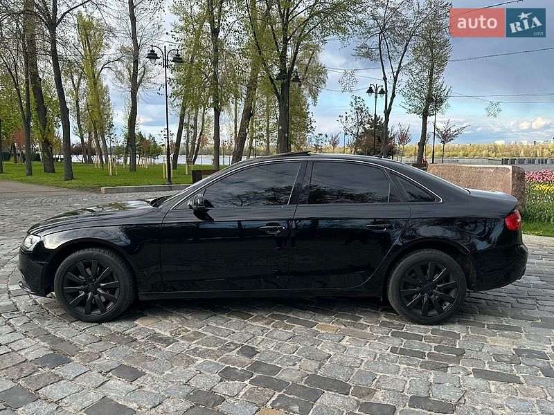 Седан Audi A4 2012 в Києві