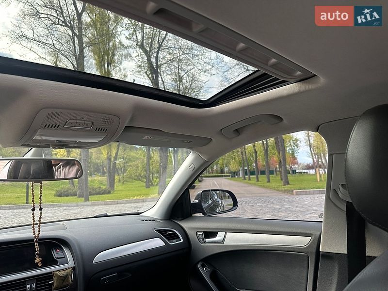 Седан Audi A4 2012 в Києві