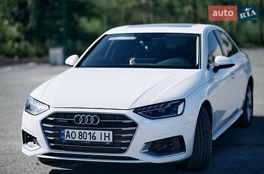 Седан Audi A4 2022 в Ужгороде