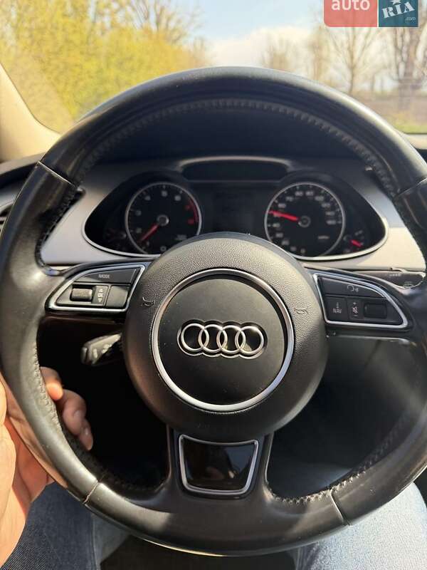 Седан Audi A4 2015 в Киеве