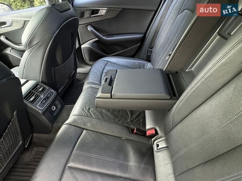 Седан Audi A4 2018 в Львове