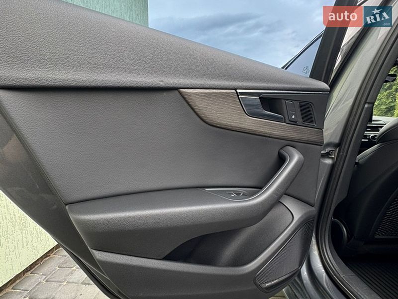 Седан Audi A4 2018 в Львове