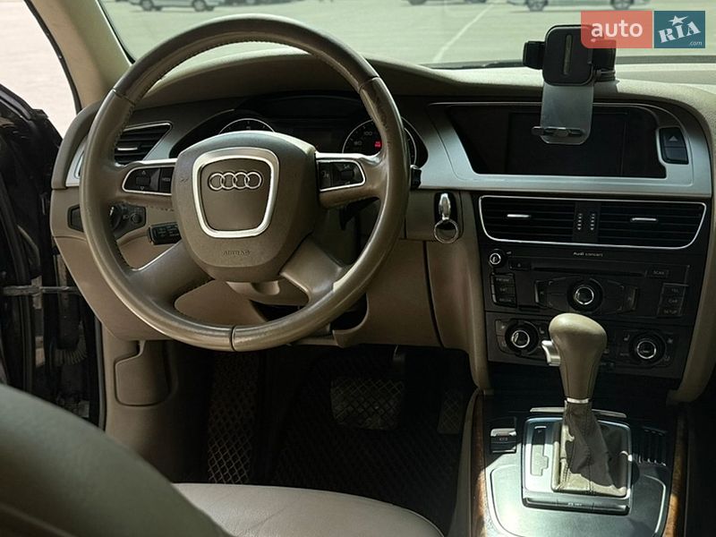 Седан Audi A4 2011 в Запоріжжі