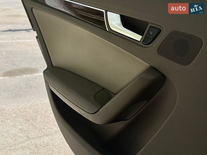 Седан Audi A4 2011 в Запоріжжі