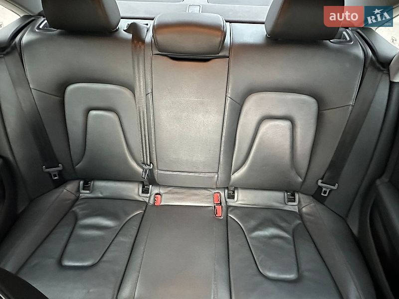 Седан Audi A4 2014 в Львове