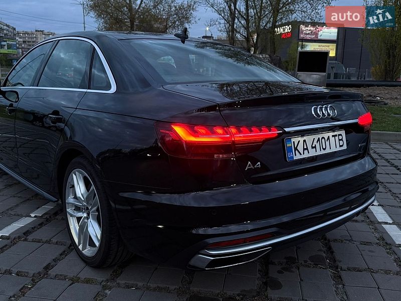 Седан Audi A4 2022 в Києві