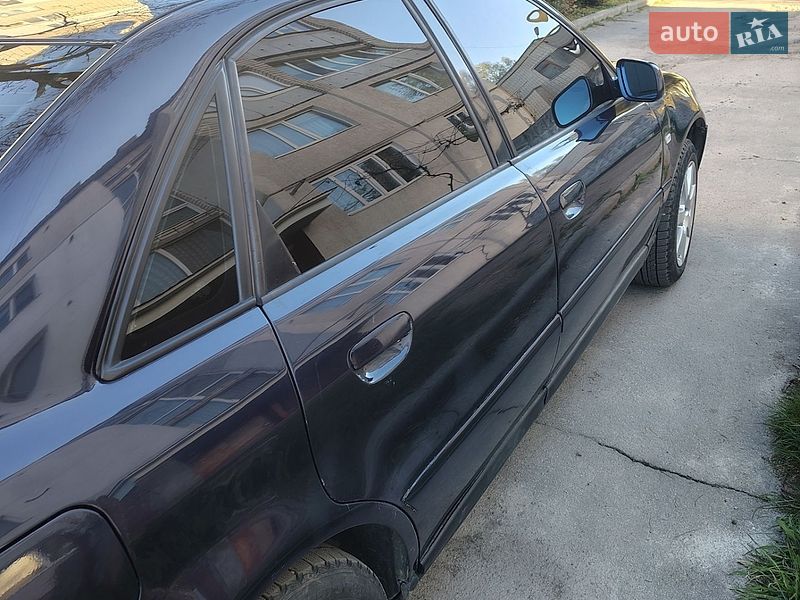 Седан Audi A4 2000 в Умани