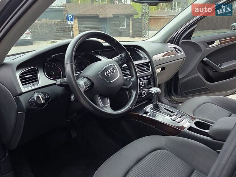 Седан Audi A4 2012 в Києві