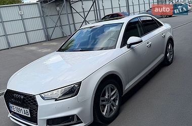 Седан Audi A4 2017 в Днепре
