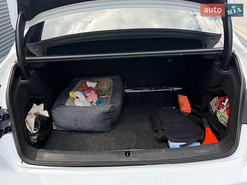 Седан Audi A4 2017 в Днепре