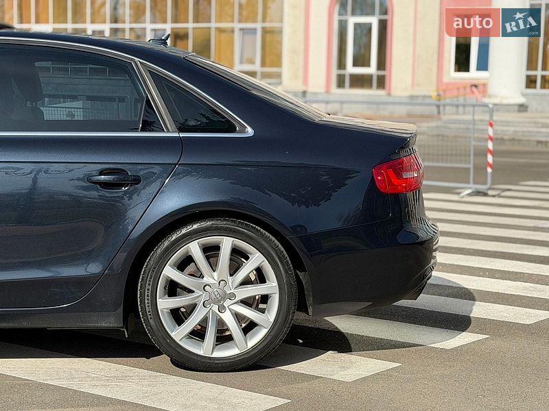 Седан Audi A4 2012 в Одесі