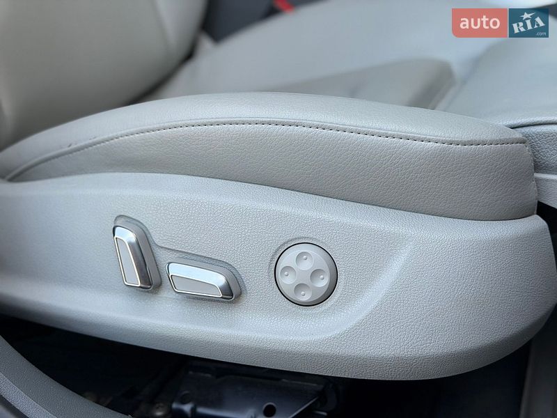 Седан Audi A4 2012 в Одесі