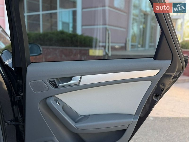 Седан Audi A4 2012 в Одесі