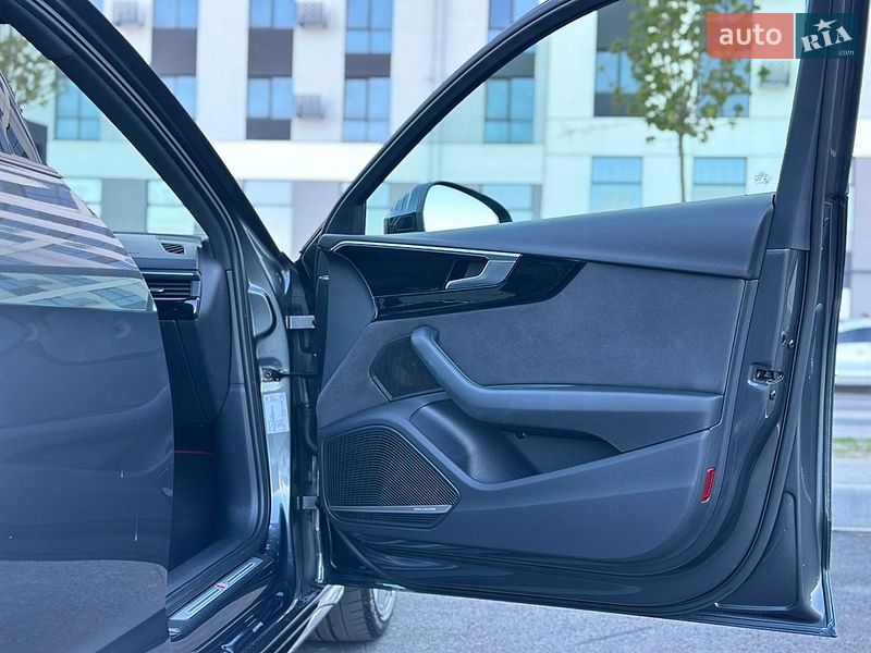 Универсал Audi A4 2022 в Ровно